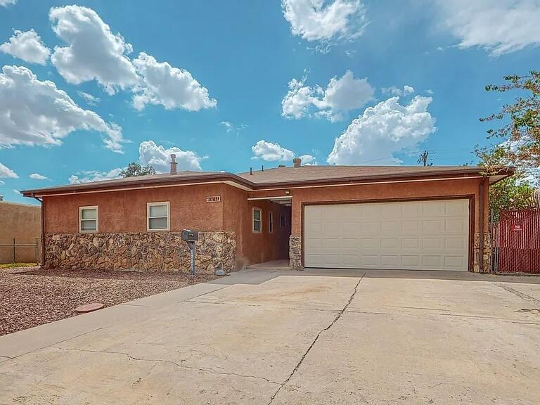 1701 Hoffman Dr NE in Albuquerque, NM - Building Photo