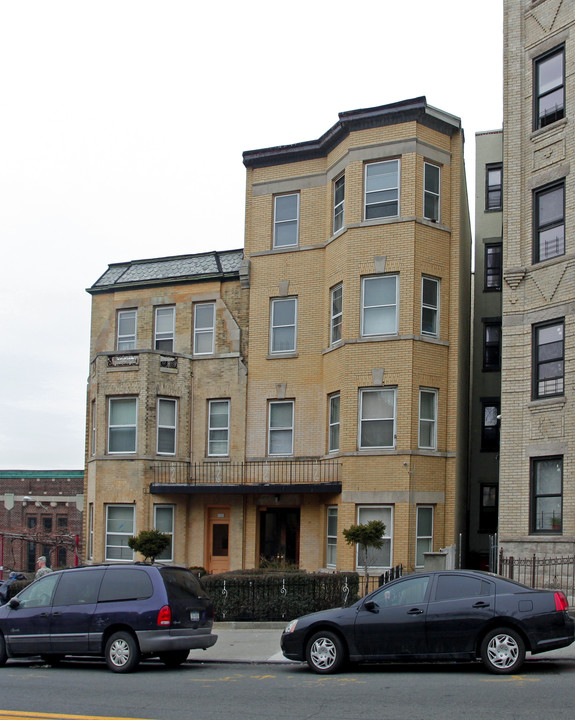 145-147 N Broadway in Yonkers, NY - Building Photo