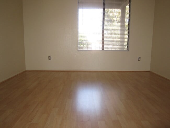 10855 Camino Ruiz, Unit #44 in San Diego, CA - Foto de edificio - Building Photo