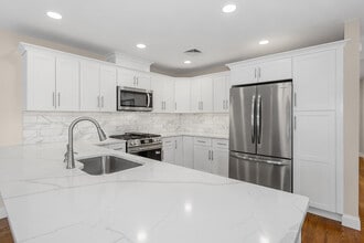 20 Zazzetti St, Unit 3 in Waldwick, NJ - Foto de edificio - Building Photo