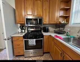 253 Spring St in Medford, MA - Building Photo - Building Photo