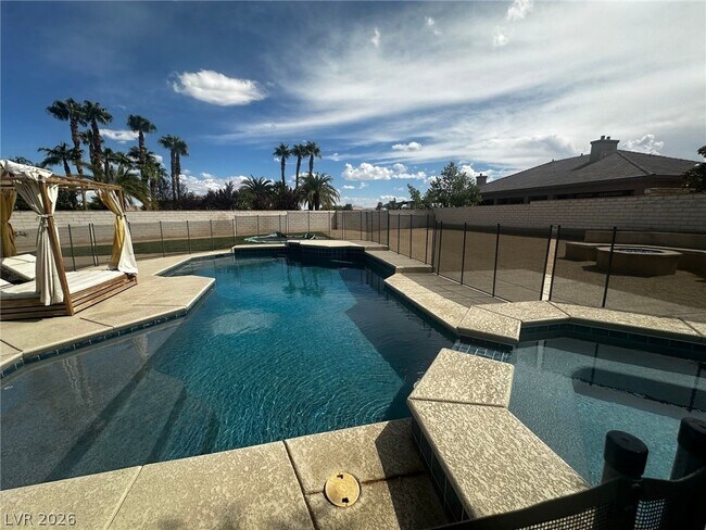 8623 Golden Canyon Rd in Las Vegas, NV - Building Photo - Building Photo