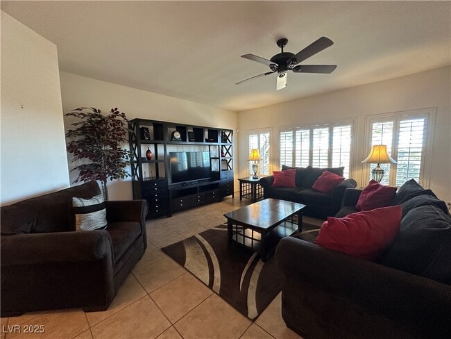 860 Canterra St in Las Vegas, NV - Building Photo - Building Photo