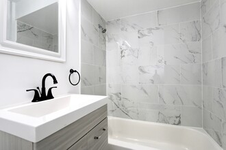 10408 Michael Todd Terrace-Unit -2E in Glenview, IL - Building Photo - Building Photo
