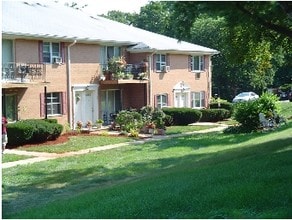 Randolph Village in Randolph, NJ - Foto de edificio - Building Photo