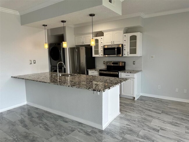 351 Lakeside Ln in Houston, TX - Building Photo - Building Photo