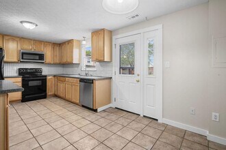 7504 Stonetrail Way in Reynoldsburg, OH - Building Photo - Building Photo
