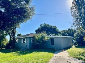 520 Norfolk Cir in Lakeland, FL - Building Photo