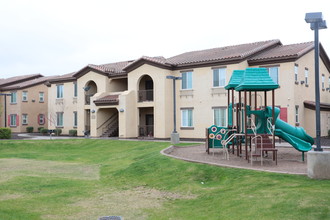 Topaz Pointe in Phoenix, AZ - Building Photo - Building Photo