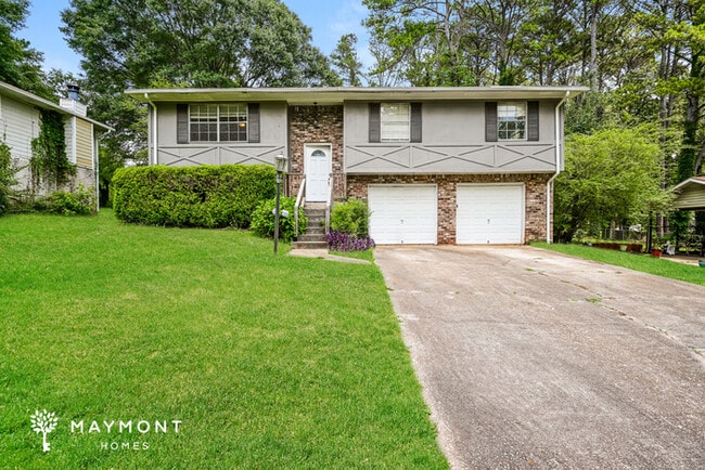 8318 Brittany Ln in Riverdale, GA - Foto de edificio - Building Photo