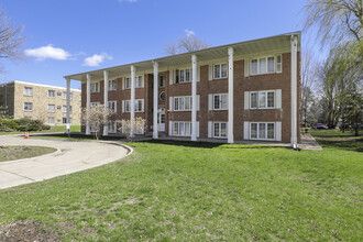 FreeBloom Apartments in Bloomington, MN - Foto de edificio - Building Photo