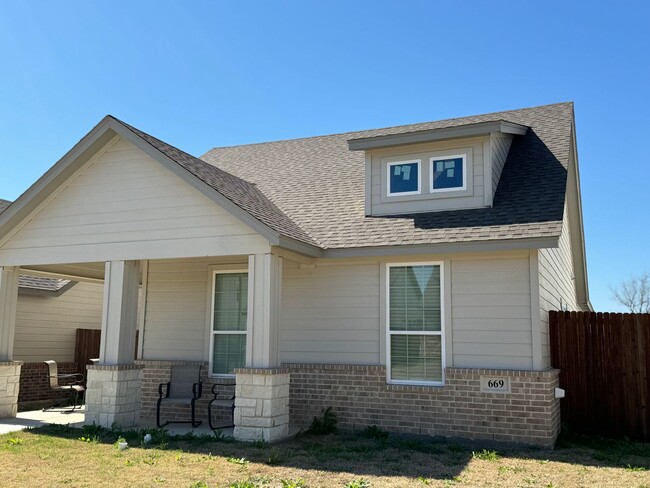 669 The Cottages in Godley, TX - Building Photo - Building Photo