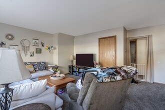 119 E Welcome Ave, Unit #1 in Mankato, MN - Foto de edificio - Building Photo