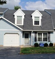 348 Cotswold Pl in Franklin Township, NJ - Building Photo