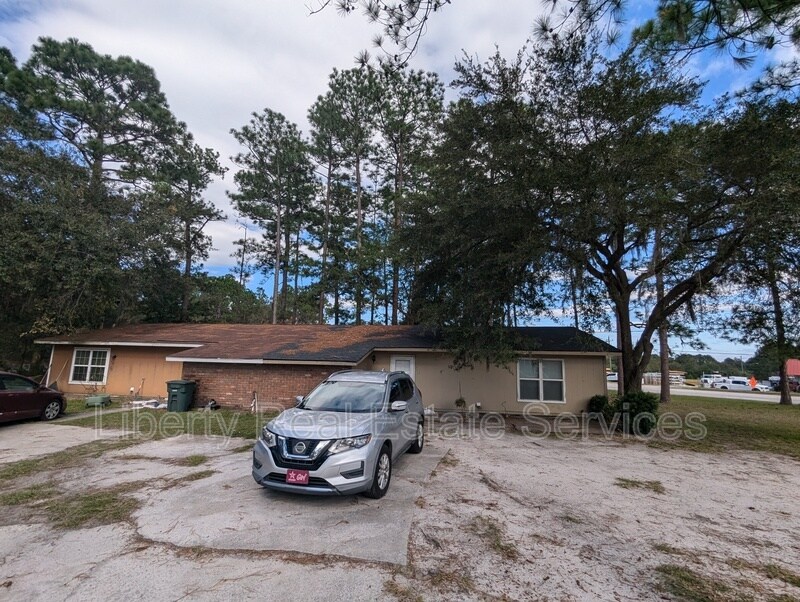 102 Cherokee Cir in Hinesville, GA - Foto de edificio