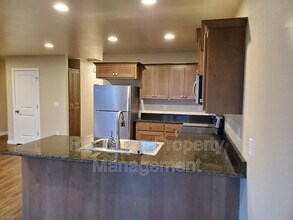 228 Cheryl Ln in Phoenix, OR - Foto de edificio - Building Photo