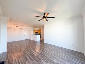 2421 NE 65th St, Unit 601 in Fort Lauderdale, FL - Foto de edificio - Building Photo