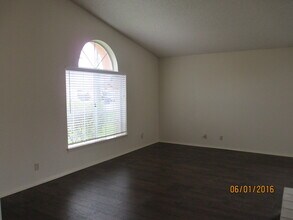 812 Cagney Way in Lompoc, CA - Building Photo - Building Photo