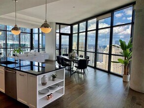 2323 N Akard St in Dallas, TX - Building Photo - Building Photo