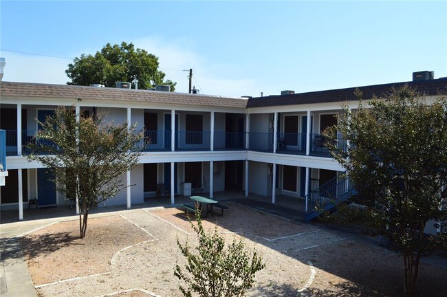 4709 Harmon Ave in Austin, TX - Building Photo - Building Photo