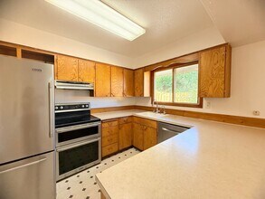 9585 SW Murdock St in Tigard, OR - Building Photo - Building Photo