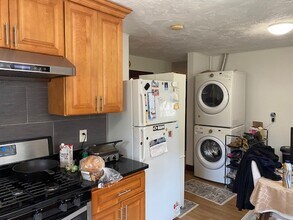 157 Beacon St, Unit 1 in Somerville, MA - Building Photo - Building Photo