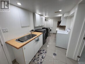 126 Pioneer Ln in Vaughan, ON - Building Photo - Building Photo