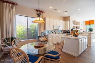 2347 W River Rock Ct in Phoenix, AZ - Foto de edificio - Building Photo