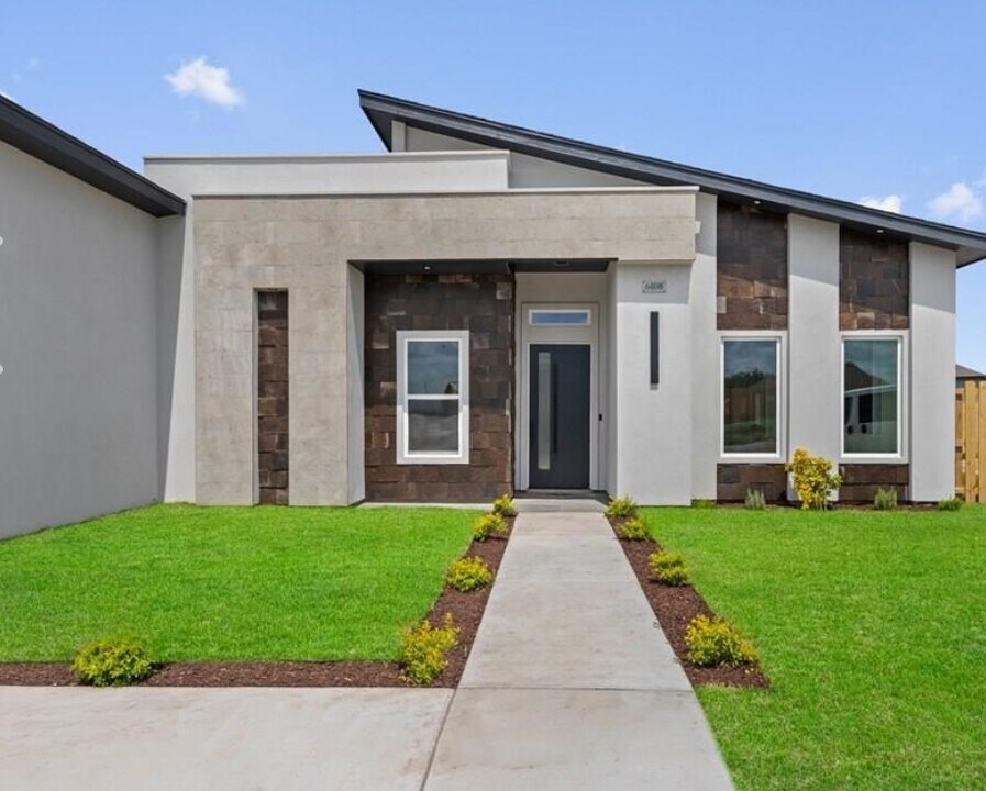 6108 Mackenna Dr in Brownsville, TX - Building Photo