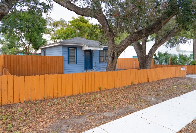 property at 606 Woodlawn St