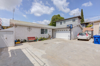 921 Manzanita St in Los Angeles, CA - Building Photo - Building Photo