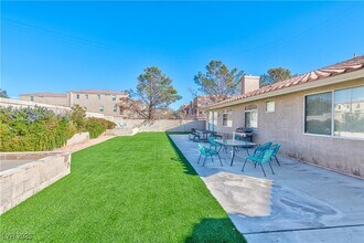 8704 Las Posas Ave in Las Vegas, NV - Building Photo - Building Photo