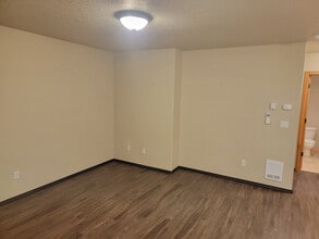 502 SW Evergreen Ave in Redmond, OR - Foto de edificio - Building Photo