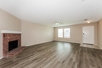 4054 Hunters Creek Dr in Fort Worth, TX - Building Photo - Building Photo