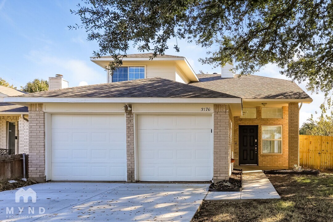 3176 Prairie Creek Ct in Grand Prairie, TX - Building Photo
