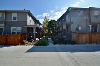206 W Jamison Ct in Littleton, CO - Building Photo - Building Photo