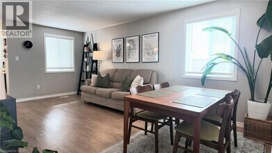 16 Ridgeway Crescent in Kitchener, ON - Building Photo - Building Photo