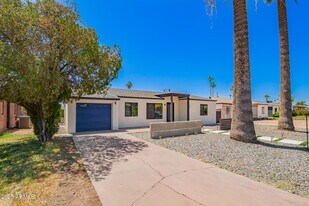 1261 E Cambridge Ave in Phoenix, AZ - Building Photo