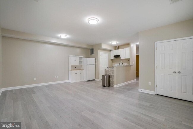 2056 Shirlington Rd in Arlington, VA - Building Photo - Building Photo