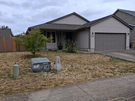 2348 Mount Vernon St SE in Albany, OR - Building Photo