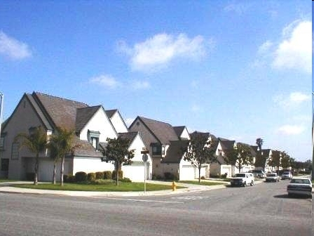 Stonebridge Townhomes in Oxnard, CA - Building Photo - Building Photo