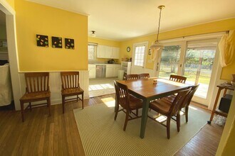 166 Hog Creek Rd in East Hampton, NY - Building Photo - Building Photo