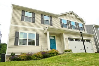 4321 Zenith Ln in South Park, PA - Building Photo - Building Photo