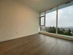 555 Sydney Av in Coquitlam, BC - Building Photo - Building Photo