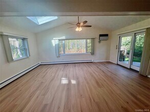 54 Old Brook Rd in Dix Hills, NY - Building Photo - Building Photo