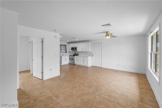 803 Monroe Dr in Lehigh Acres, FL - Building Photo - Building Photo