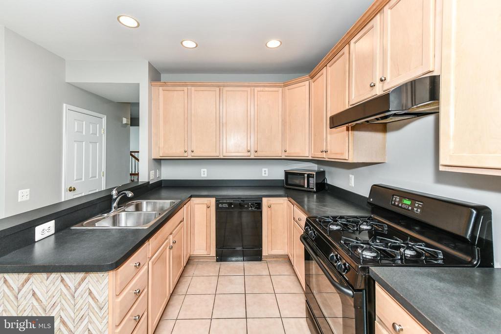 5077 Village Fountain Pl in Centreville, VA - Building Photo