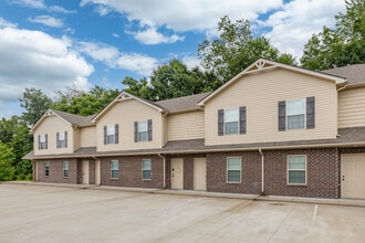 931 Professional Park Dr in Clarksville, TN - Building Photo - Building Photo