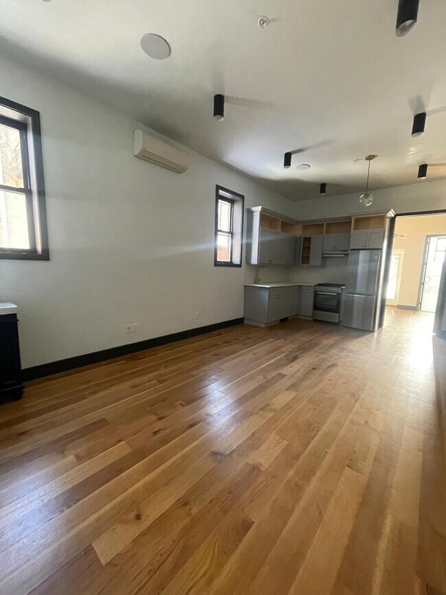 9 Saint Pauls Ave, Unit 2R in Jersey City, NJ - Building Photo - Building Photo