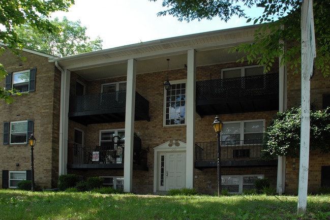 Tall Trees I in Ridley Park, PA - Foto de edificio - Building Photo